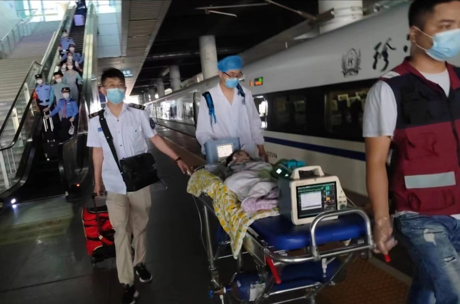 杂多县高铁转运公司