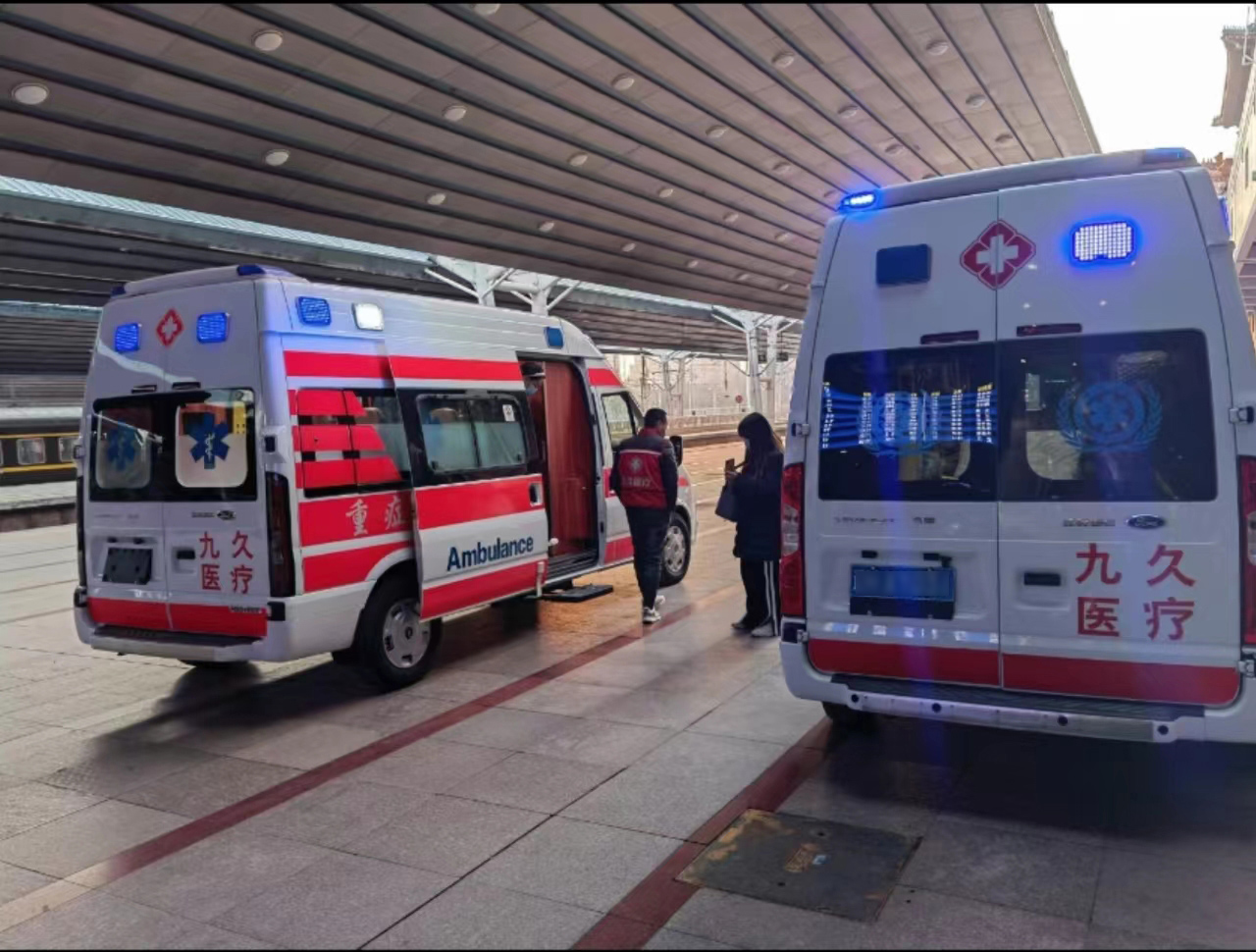 杂多县救护车长途转运